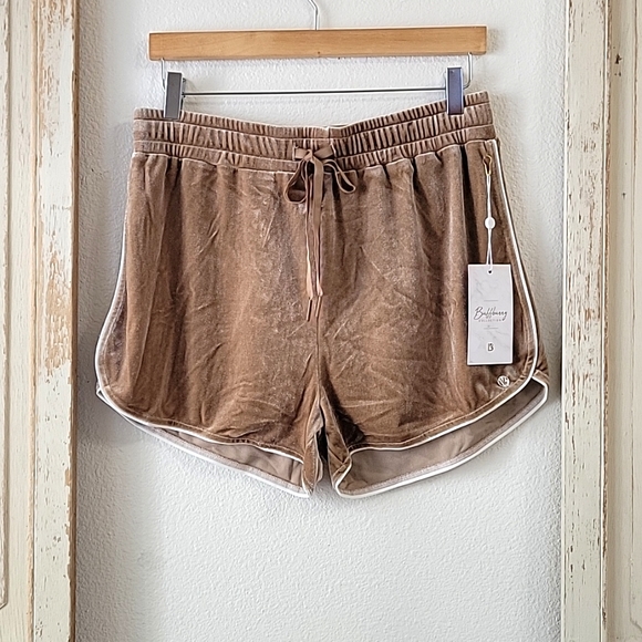 Buffbunny Collection NWT, in Champage velour Disco shorts women's size medium - Picture 7 of 12